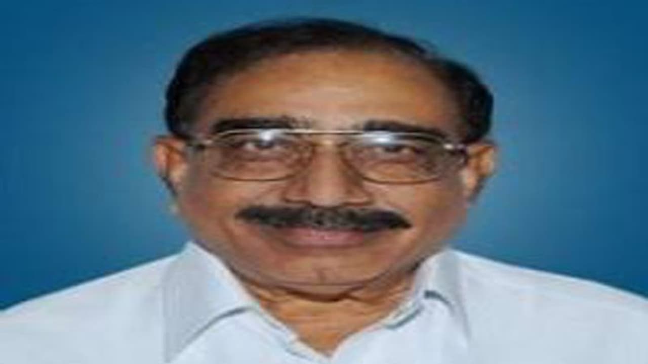 ఈటల వ్యాఖ్యల్లో తప్పులేదు: ఎంపీ లక్ష్మీకాంతరావు బాసట ఈటల వ్యాఖ్యల్లో తప్పులేదు: ఎంపీ లక్ష్మీకాంతరావు బాసట