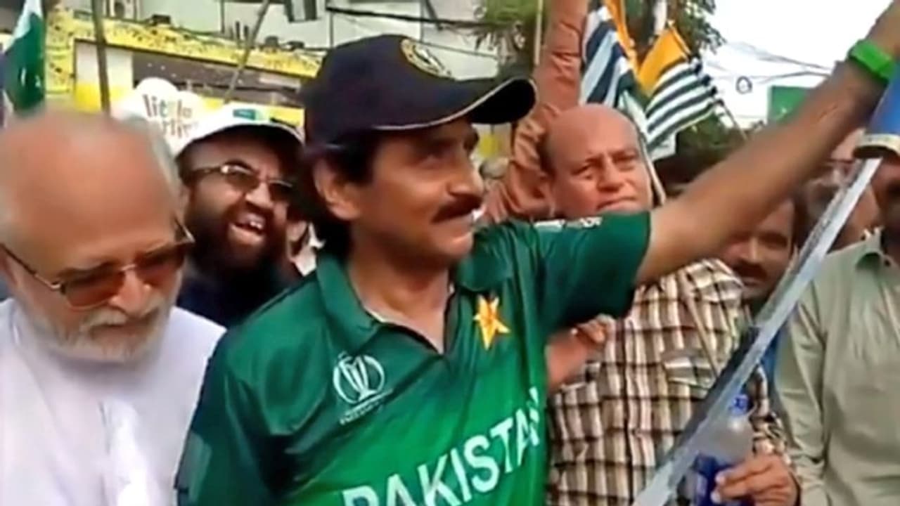 പൗരത്വ പ്രക്ഷോഭം: ഇന്ത്യയെ നാണം കെടുത്തണം; ക്രിക്കറ്റില് നിന്ന് ഒറ്റപ്പെടുത്തണമെന്ന് മിയാന്ദാദ് പൗരത്വ പ്രക്ഷോഭം: ഇന്ത്യയെ നാണം കെടുത്തണം; ക്രിക്കറ്റില് നിന്ന് ഒറ്റപ്പെടുത്തണമെന്ന് മിയാന്ദാദ്