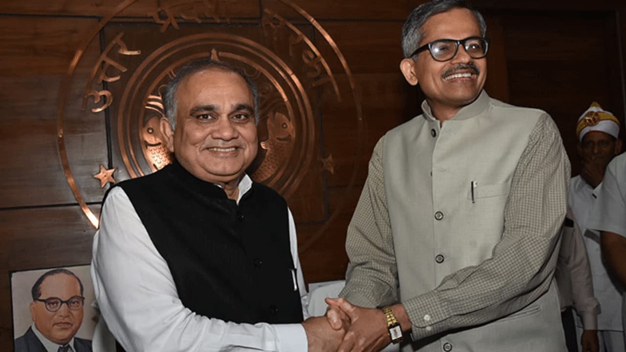 कभी रामलीला में लक्ष्मण का रोल करने वाले राजेंद्र तिवारी बने यूपी के मुख्य सचिव, तीनों भाई हैं IAS अधिकारी कभी रामलीला में लक्ष्मण का रोल करने वाले राजेंद्र तिवारी बने यूपी के मुख्य सचिव, तीनों भाई हैं IAS अधिकारी