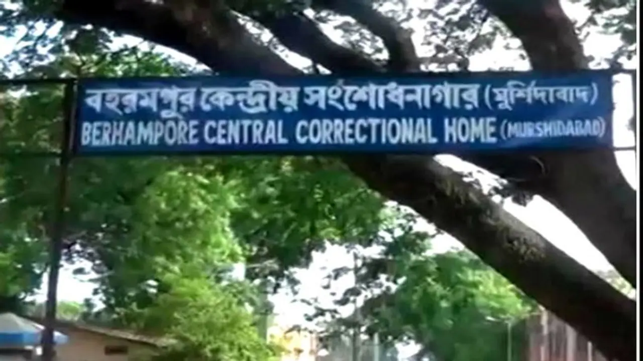 জঙ্গি হিসেবে সাজাপ্রাপ্ত, ইংরেজি অনার্সের পরীক্ষা দিচ্ছে বহরমপুর জেলের মোস্তাক জঙ্গি হিসেবে সাজাপ্রাপ্ত, ইংরেজি অনার্সের পরীক্ষা দিচ্ছে বহরমপুর জেলের মোস্তাক