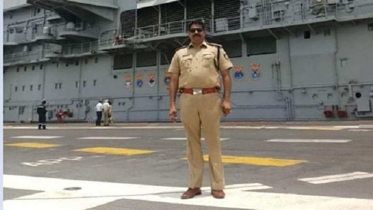 ಪ್ರಕರಣದ ಮಾಹಿತಿ ಕಲೆಹಾಕಲು ತೆರಳಿದ್ದ ಕಾರವಾರ DYSP ಕಾಡಿನಲ್ಲಿ ನಾಪತ್ತೆ ಪ್ರಕರಣದ ಮಾಹಿತಿ ಕಲೆಹಾಕಲು ತೆರಳಿದ್ದ ಕಾರವಾರ DYSP ಕಾಡಿನಲ್ಲಿ ನಾಪತ್ತೆ