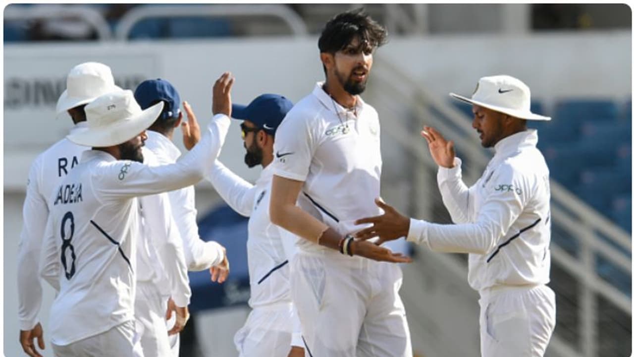 ಕಿಂಗ್ಸ್ಟನ್ ಟೆಸ್ಟ್: ಭಾರತದ ಬಿಗಿ ಹಿಡಿತದಲ್ಲಿ ಕೆರಿಬಿಯನ್ನರು ಕಿಂಗ್ಸ್ಟನ್ ಟೆಸ್ಟ್: ಭಾರತದ ಬಿಗಿ ಹಿಡಿತದಲ್ಲಿ ಕೆರಿಬಿಯನ್ನರು