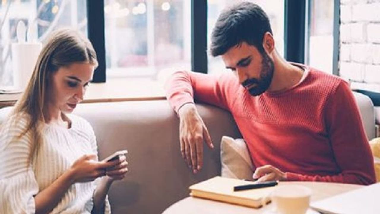 ये 5 बातें रिलेशनशिप के लिए हो सकती हैं नुकसानदेह ये 5 बातें रिलेशनशिप के लिए हो सकती हैं नुकसानदेह