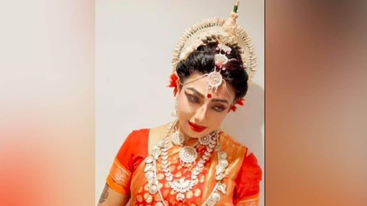 দশভূজা থিমে ফোটোশ্যুটে দেদার ট্রোল, লালাবাজারের দ্বারস্থ ক্ষুব্ধ নৃত্যশিল্পী