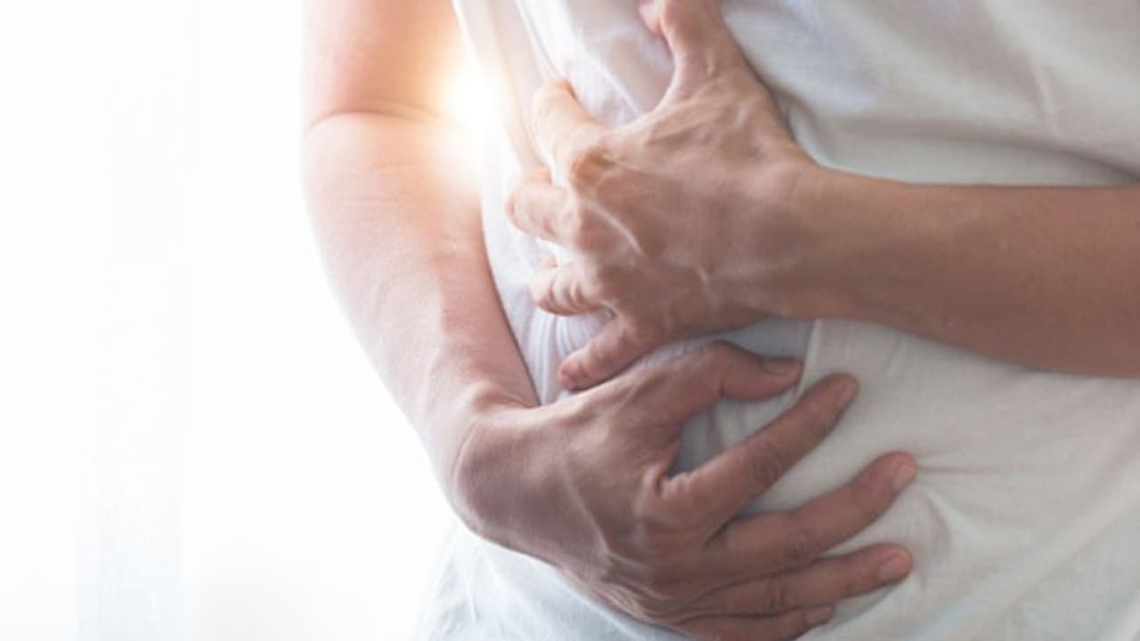 നോൺ ആൽക്കഹോളിക് ഫാറ്റി ലിവർ ; രാവിലെ എഴുന്നേൽക്കുമ്പോൾ ഈ ലക്ഷണം ഉണ്ടെങ്കിൽ അവ​ഗണിക്കരുത്