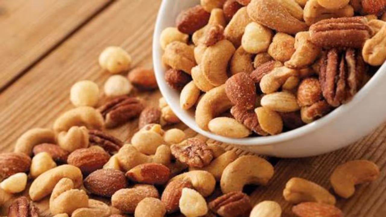 പുരുഷന്മാർ നട്സ് കഴിക്കുന്നത് ശീലമാക്കൂ; ഒരു ഗുണമുണ്ട് പുരുഷന്മാർ നട്സ് കഴിക്കുന്നത് ശീലമാക്കൂ; ഒരു ഗുണമുണ്ട്