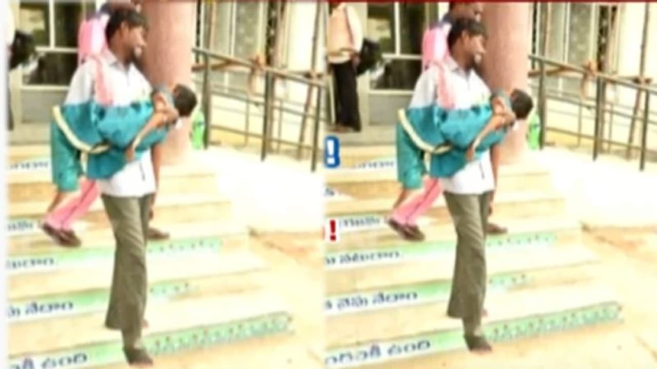 అంబులెన్స్కు డబ్బుల్లేక.. చేతులపైనే బిడ్డ శవాన్ని మోసుకెళ్లిన తండ్రి అంబులెన్స్కు డబ్బుల్లేక.. చేతులపైనే బిడ్డ శవాన్ని మోసుకెళ్లిన తండ్రి