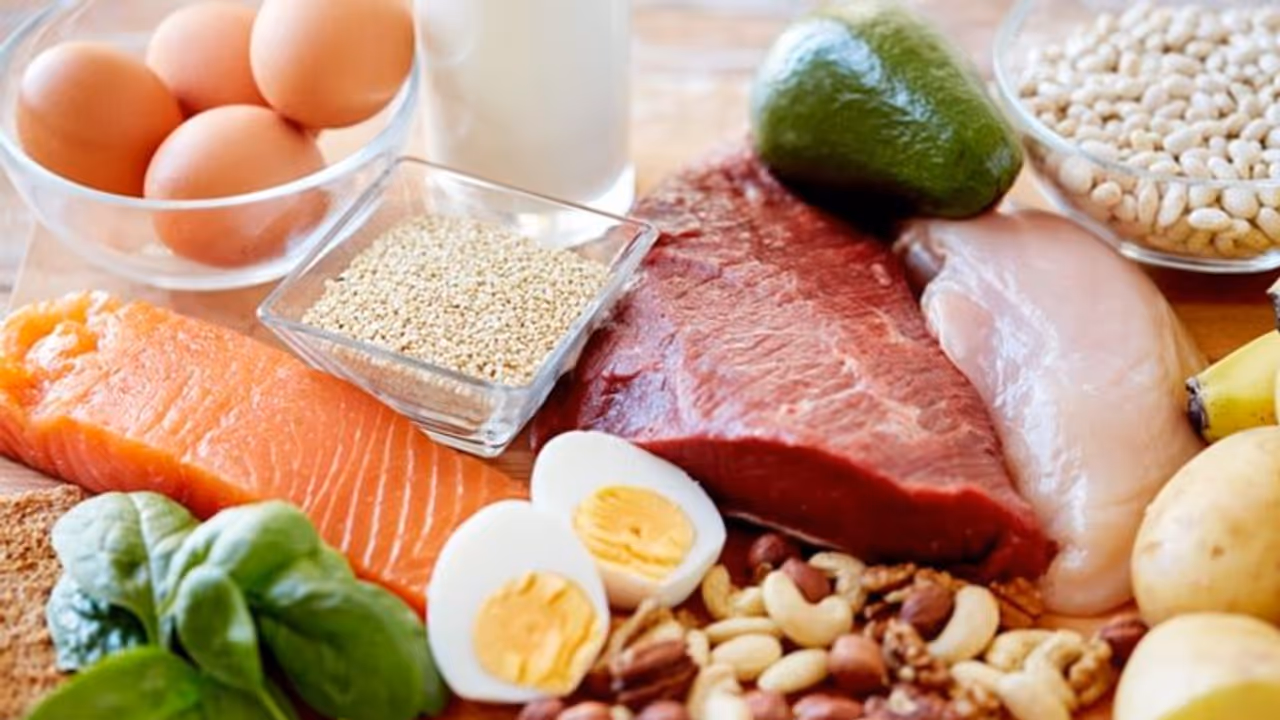 1 दिन में आपकी बॉडी को चाहिए इतना प्रोटीन, वरना होगी परेशानी 1 दिन में आपकी बॉडी को चाहिए इतना प्रोटीन, वरना होगी परेशानी