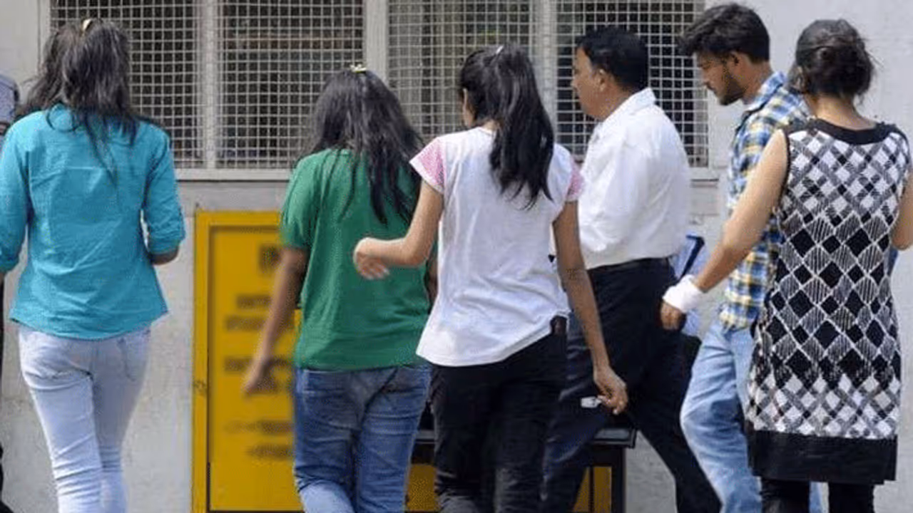 लड़की ने 10 दिन पहले ऑनलाइन बुलाया मौत का सामान और खत्म कर दी पूरी कहानी... लड़की ने 10 दिन पहले ऑनलाइन बुलाया मौत का सामान और खत्म कर दी पूरी कहानी...