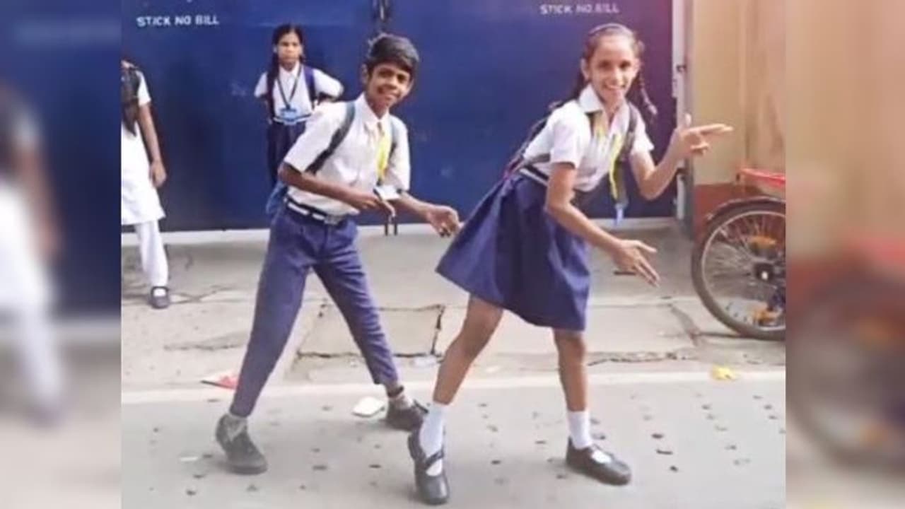 বিস্ময়কর জিমন্য়াস্টিক্স প্রতিভা, খিদিরপুরের দুই খুদেকে দেখে মুগ্ধ অলিম্পিক চ্যাম্পিয়নও, দেখুন ভিডিও বিস্ময়কর জিমন্য়াস্টিক্স প্রতিভা, খিদিরপুরের দুই খুদেকে দেখে মুগ্ধ অলিম্পিক চ্যাম্পিয়নও, দেখুন ভিডিও