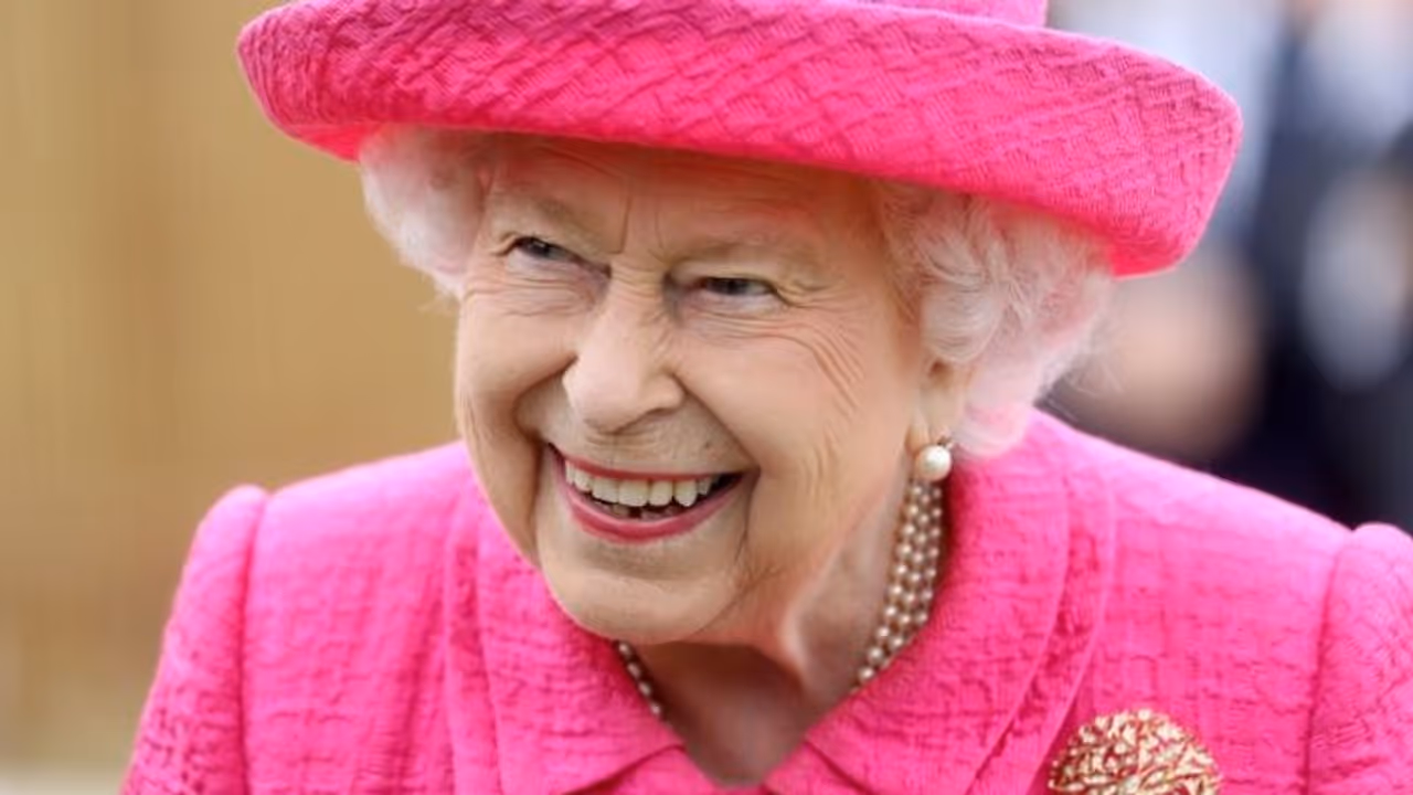 క్వీన్ ఎలిజిబెత్ కి కరోనా.. ప్యాలెస్ వదిలేసి.. క్వీన్ ఎలిజిబెత్ కి కరోనా.. ప్యాలెస్ వదిలేసి..