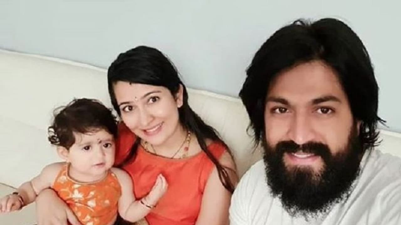 ನಮ್ಮಪ್ಪ ತಿನ್ನೋ ಮುಂಚೆ ಮೋದಕನ್ನೆಲ್ಲಾ ನಾನೇ ತಿಂದ್ ಬಿಡ್ತೀನಿ; ಐರಾ ನಮ್ಮಪ್ಪ ತಿನ್ನೋ ಮುಂಚೆ ಮೋದಕನ್ನೆಲ್ಲಾ ನಾನೇ ತಿಂದ್ ಬಿಡ್ತೀನಿ; ಐರಾ