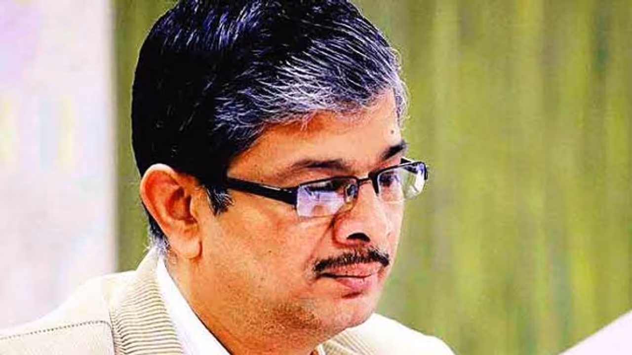 यूपी में देर रात हुए 20 IAS अफसरों के तबादले, मुकेश मेश्राम बने लखनऊ के नए कमिश्नर