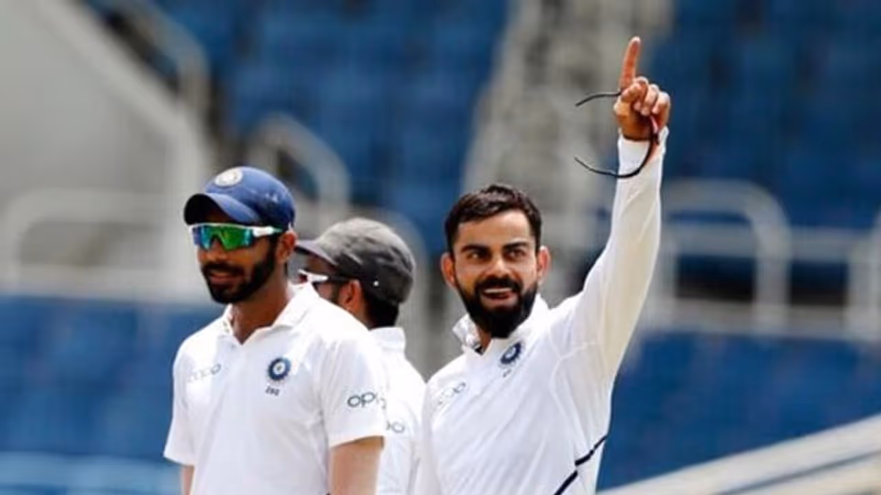 विराट कोहली बने भारत के सबसे सफल टेस्ट कप्तान, धोनी को इस मामले में छोड़ा पीछे विराट कोहली बने भारत के सबसे सफल टेस्ट कप्तान, धोनी को इस मामले में छोड़ा पीछे