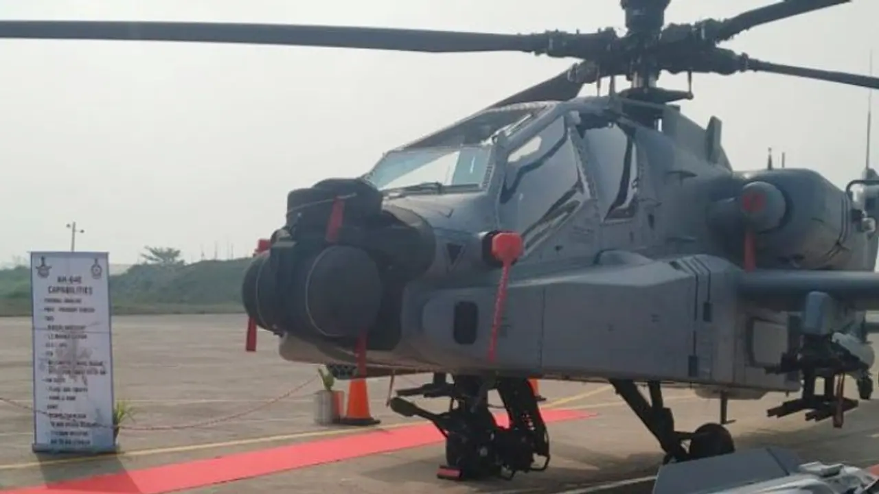 আরও সমৃদ্ধ সমর সম্ভার, বায়ুসেনার দখলে ৮টি নতুন আক্রমণকারী অ্যাপাচে হেলিকপ্টার আরও সমৃদ্ধ সমর সম্ভার, বায়ুসেনার দখলে ৮টি নতুন আক্রমণকারী অ্যাপাচে হেলিকপ্টার