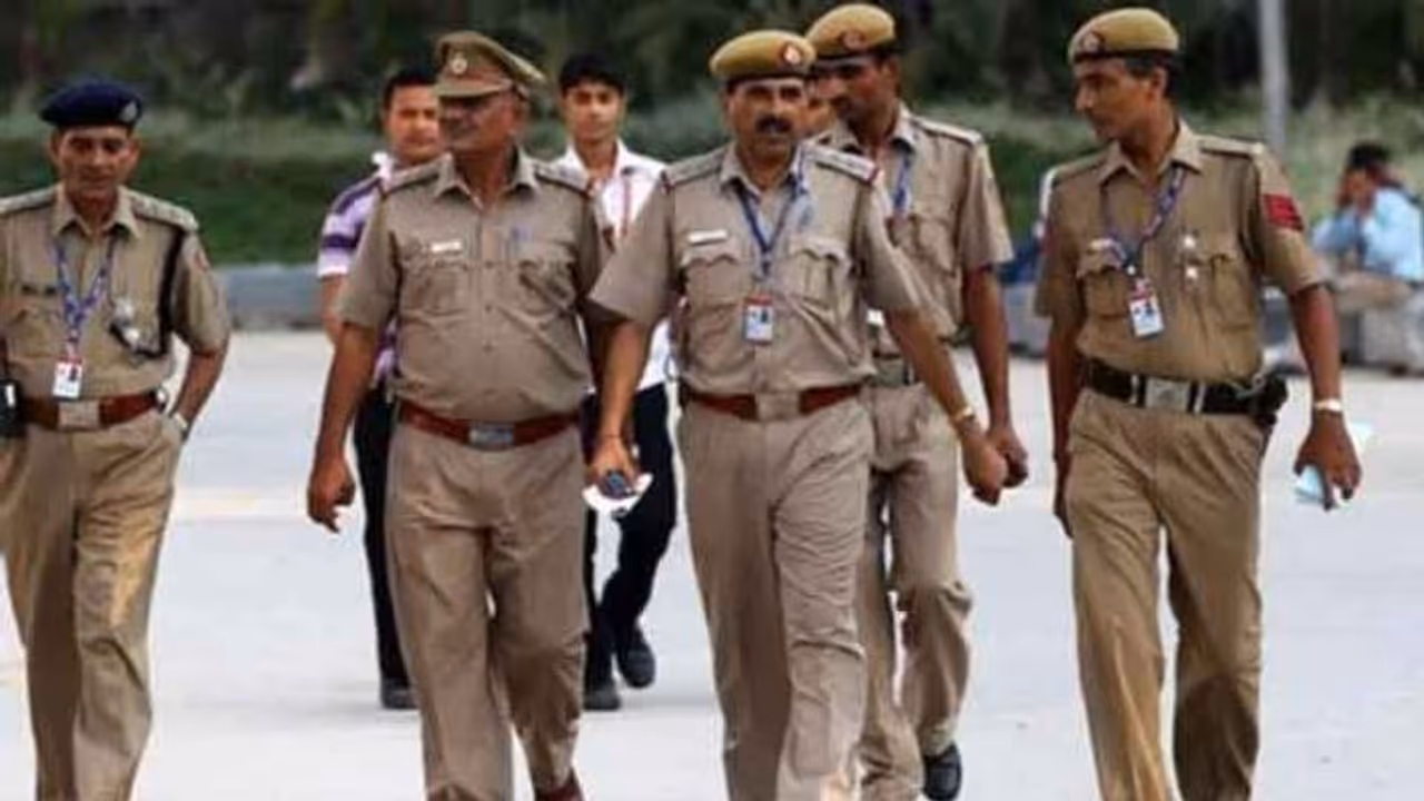 पुलिसकर्मी अपने अधिकारी को मार देता है गोली...Ex DGP ने बताया पुलिसवालों के डिप्रेशन में आने की वजह पुलिसकर्मी अपने अधिकारी को मार देता है गोली...Ex DGP ने बताया पुलिसवालों के डिप्रेशन में आने की वजह