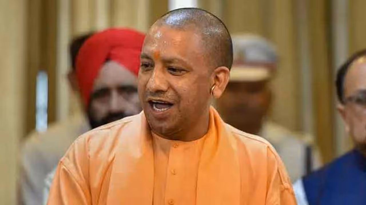 यूपी में महंगी हुई बिजली, योगी सरकार ने बढ़ाई बिजली दरों में किया 11.69% का इजाफा यूपी में महंगी हुई बिजली, योगी सरकार ने बढ़ाई बिजली दरों में किया 11.69% का इजाफा