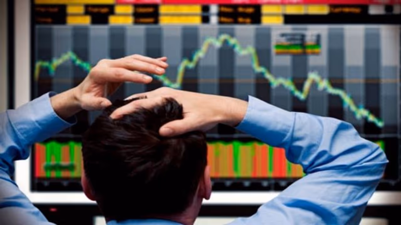 കൊവിഡ് 19 ഭീതി: ഓഹരികൾ വിറ്റഴിച്ച് നിക്ഷേപകർ; കൂപ്പുകുത്തി ഓഹരിവിപണി കൊവിഡ് 19 ഭീതി: ഓഹരികൾ വിറ്റഴിച്ച് നിക്ഷേപകർ; കൂപ്പുകുത്തി ഓഹരിവിപണി