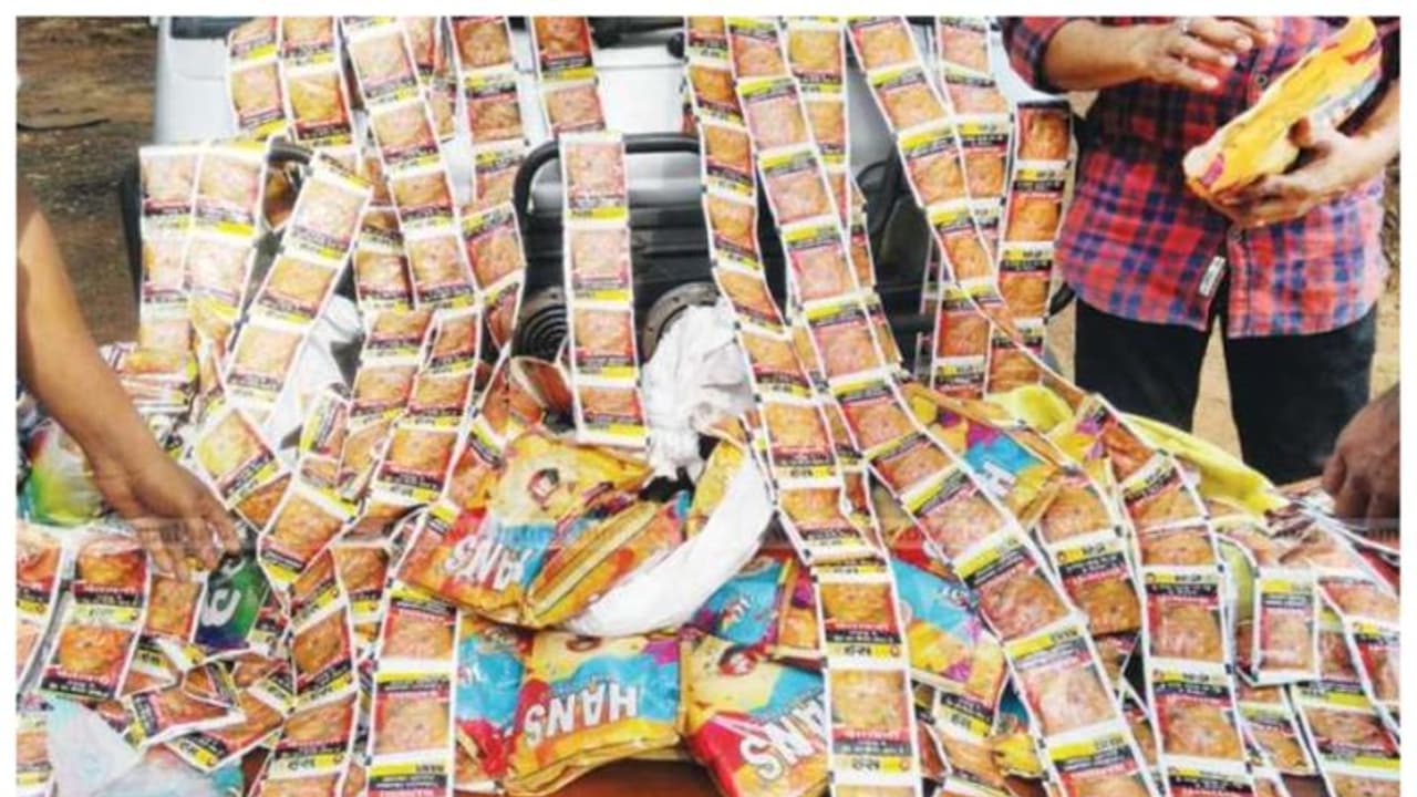 ആംബുലൻസിൽ പുകയില ഉല്പന്നങ്ങള് കടത്ത്; കാസര്കോട് ഒരാള് പിടിയില് ആംബുലൻസിൽ പുകയില ഉല്പന്നങ്ങള് കടത്ത്; കാസര്കോട് ഒരാള് പിടിയില്