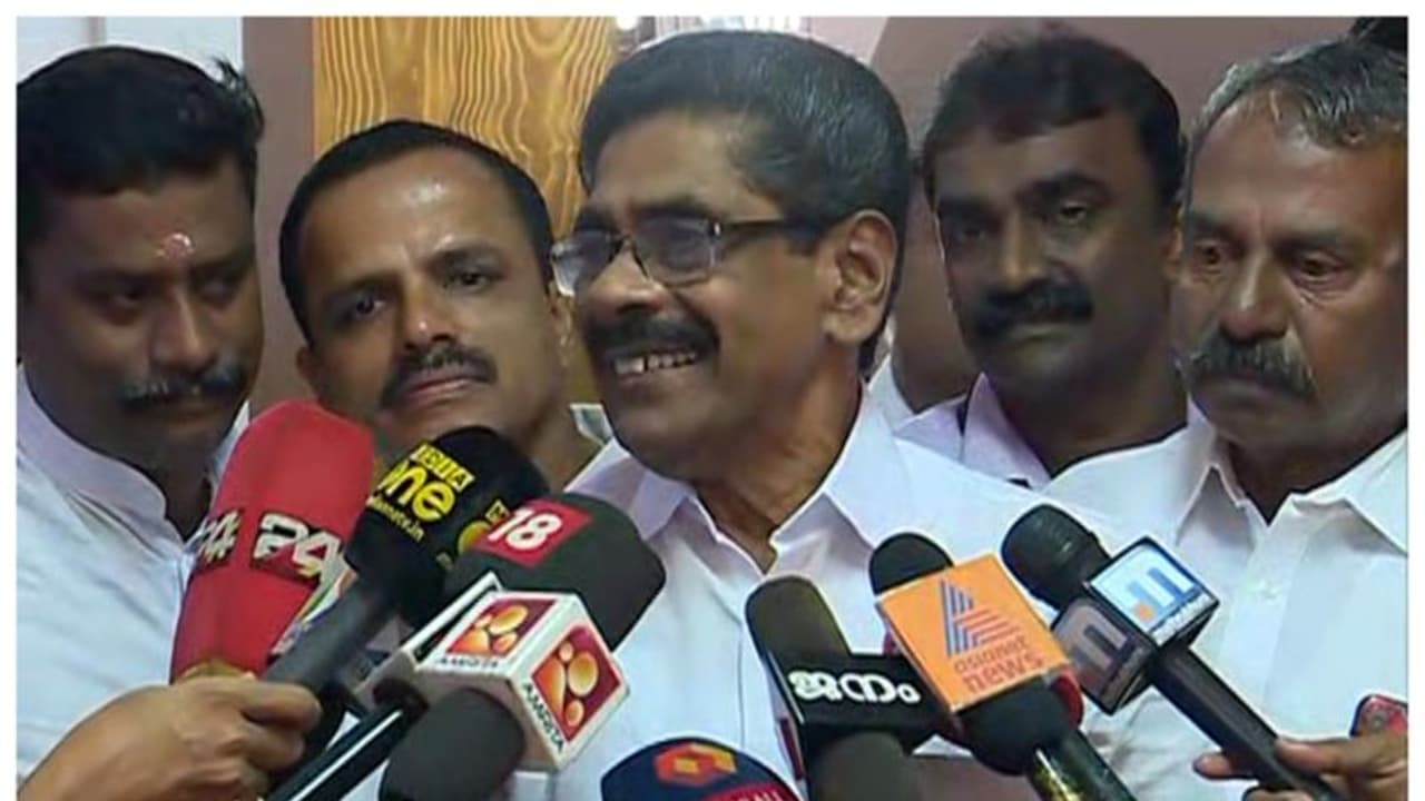 ക്രൈംബ്രാഞ്ച് ശ്രമം സര്ക്കാരിന്റെ മുഖം രക്ഷിക്കാന്; പിഎസ്സി പരീക്ഷാക്രമക്കേടിലെ അന്വേഷണം തൃപ്തികരമല്ല: മുല്ലപ്പള്ളി ക്രൈംബ്രാഞ്ച് ശ്രമം സര്ക്കാരിന്റെ മുഖം രക്ഷിക്കാന്; പിഎസ്സി പരീക്ഷാക്രമക്കേടിലെ അന്വേഷണം തൃപ്തികരമല്ല: മുല്ലപ്പള്ളി