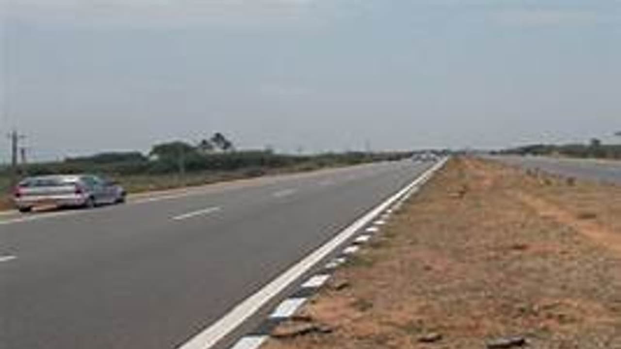 ವನ್ಯಜೀವಿಗಳ ಪಾಲಿಗೆ ಸಾವಿನ ರಹದಾರಿಯಾದ ಕಲಬುರಗಿ ಚಿಂಚೋಳಿ ರಸ್ತೆ ವನ್ಯಜೀವಿಗಳ ಪಾಲಿಗೆ ಸಾವಿನ ರಹದಾರಿಯಾದ ಕಲಬುರಗಿ ಚಿಂಚೋಳಿ ರಸ್ತೆ