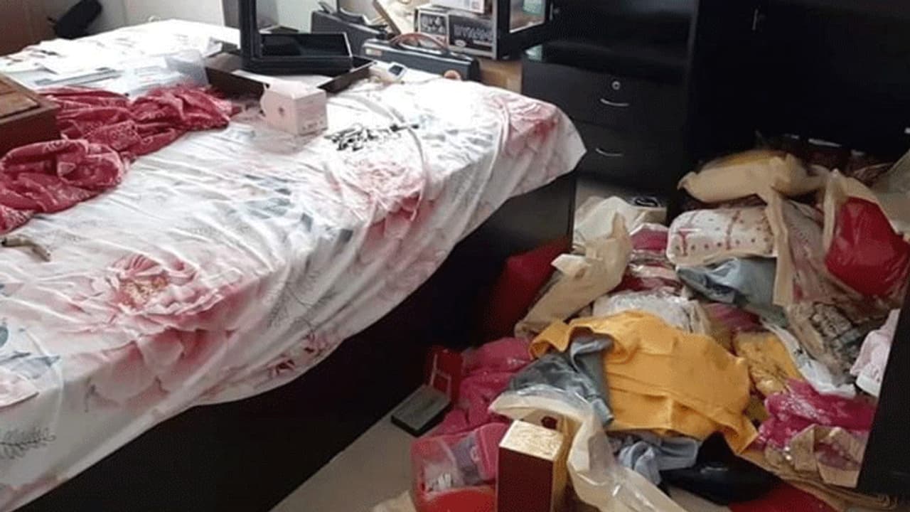 திருட சென்ற வீட்டில் கொள்ளையர்கள் செய்த காரியத்தை பார்த்து அதிர்ச்சியடைந்த போலீஸ்..! திருட சென்ற வீட்டில் கொள்ளையர்கள் செய்த காரியத்தை பார்த்து அதிர்ச்சியடைந்த போலீஸ்..!