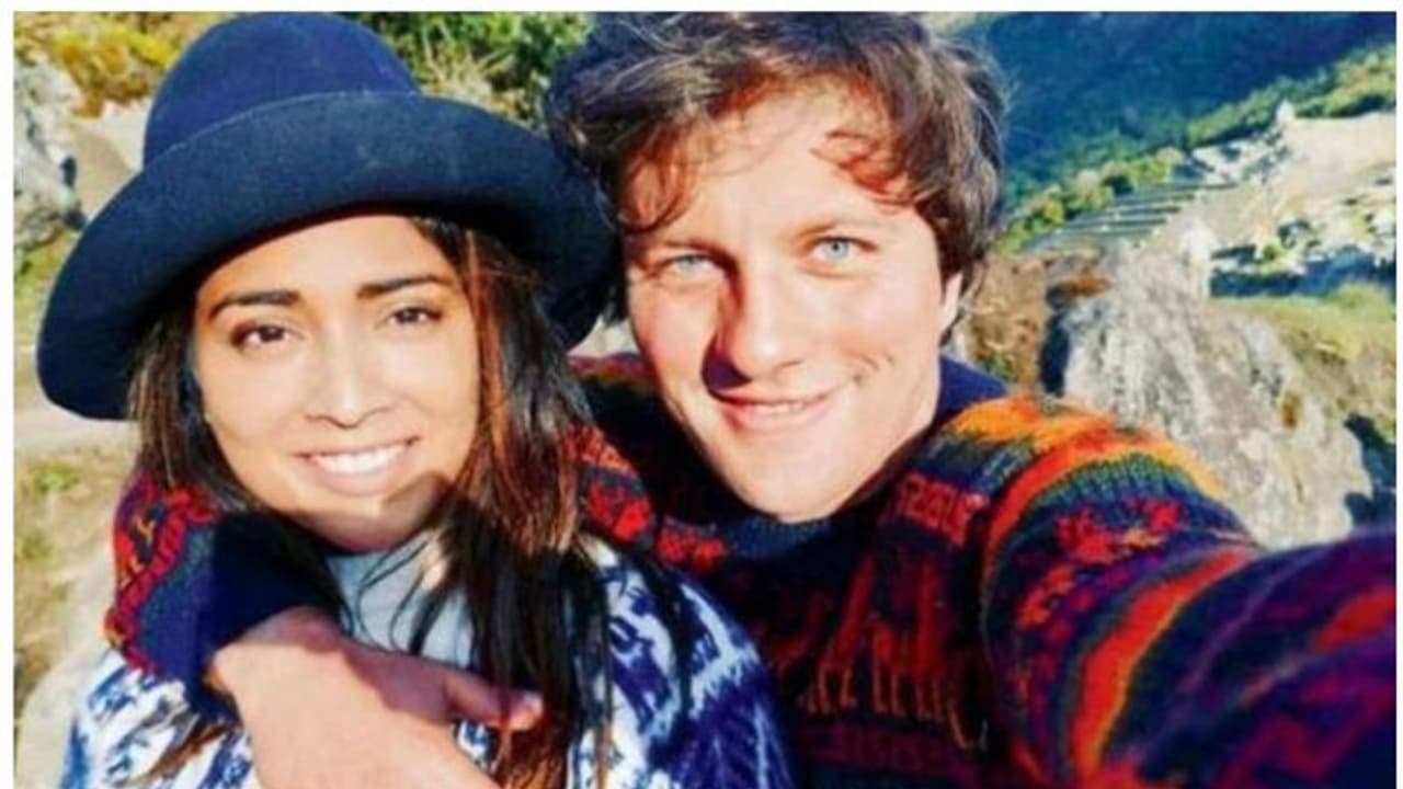 கணவரை பக்கத்தில் வைத்துக் கொண்டே... ஜெயம் ரவி, அல்லு அர்ஜூனுக்கு சவால் விட்ட ஸ்ரேயா... வைரலாகும் வீடியோ...! கணவரை பக்கத்தில் வைத்துக் கொண்டே... ஜெயம் ரவி, அல்லு அர்ஜூனுக்கு சவால் விட்ட ஸ்ரேயா... வைரலாகும் வீடியோ...!