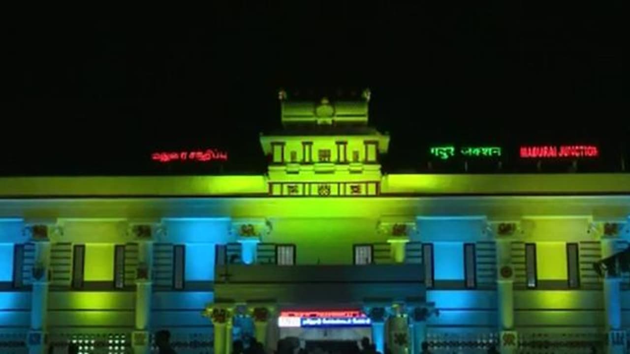 இந்தியளவில் இரண்டாம் இடம்.. வண்ண வண்ண விளக்குகளில் ஜொலிக்கும் மதுரை.. முதலிடம் வர தீவிர முயற்சி!! இந்தியளவில் இரண்டாம் இடம்.. வண்ண வண்ண விளக்குகளில் ஜொலிக்கும் மதுரை.. முதலிடம் வர தீவிர முயற்சி!!