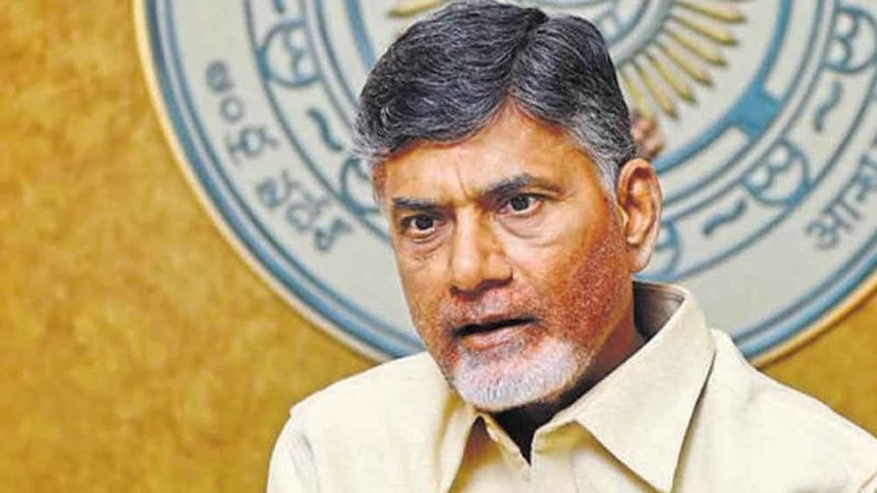 కార్మికుల ఆత్మహత్యలపై చంద్రబాబు ఆవేదన... ప్రభుత్వంపై సీరియస్ కార్మికుల ఆత్మహత్యలపై చంద్రబాబు ఆవేదన... ప్రభుత్వంపై సీరియస్