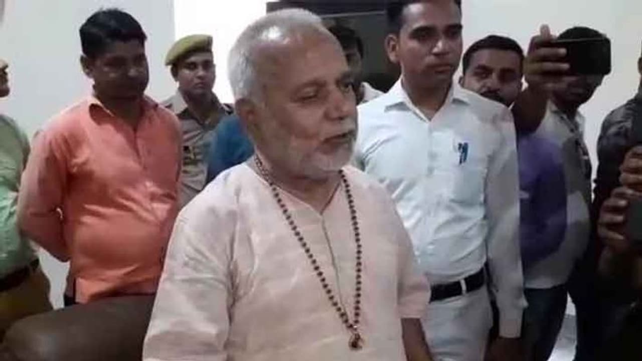 पूर्व केंद्रीय मंत्री चिन्मयानंद ने तोड़ी चुप्पी, बोले मेरी छवि को किया गया खराब, SIT जांच में होगा साफ पूर्व केंद्रीय मंत्री चिन्मयानंद ने तोड़ी चुप्पी, बोले मेरी छवि को किया गया खराब, SIT जांच में होगा साफ