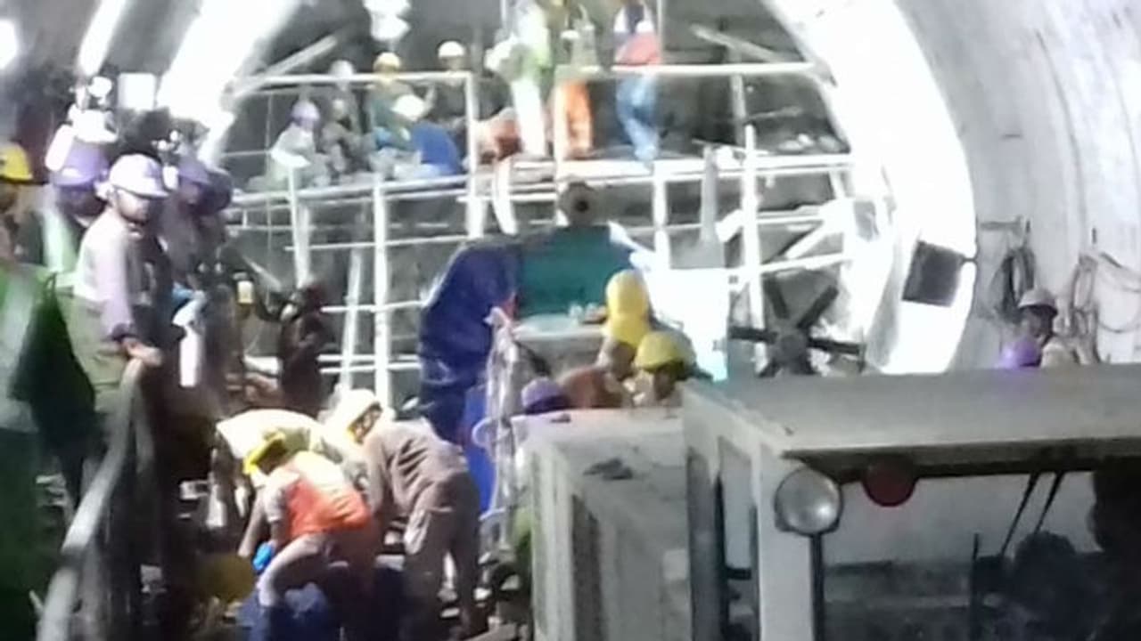 ভরসা চার বিদেশি প্রযুক্তিবিদ, মেট্রো সুড়ঙ্গ এগোতে সামনে এখন জোড়া চ্যালেঞ্জ ভরসা চার বিদেশি প্রযুক্তিবিদ, মেট্রো সুড়ঙ্গ এগোতে সামনে এখন জোড়া চ্যালেঞ্জ