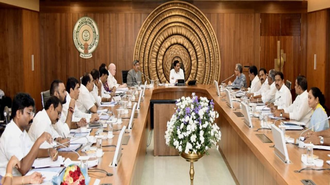 ఆర్టీసీ ఉద్యోగులంతా ప్రభుత్వోద్యోగులే: ఏపీ కేబినెట్ కీలక నిర్ణయాలు ఇవే ఆర్టీసీ ఉద్యోగులంతా ప్రభుత్వోద్యోగులే: ఏపీ కేబినెట్ కీలక నిర్ణయాలు ఇవే