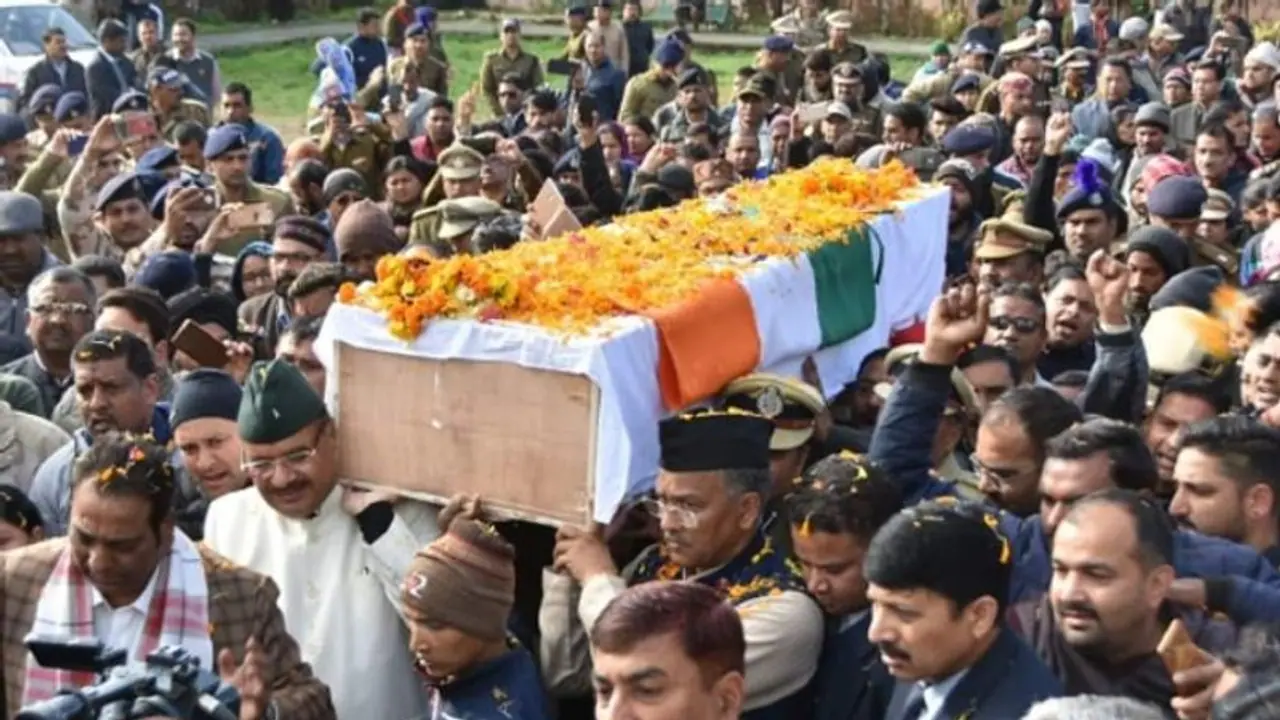 পুলওয়ামা হামলা, গায়ের জোরেই ঘাতক গাড়িটি থামাতে চেষ্টা করেন এএসআই মোহন পুলওয়ামা হামলা, গায়ের জোরেই ঘাতক গাড়িটি থামাতে চেষ্টা করেন এএসআই মোহন