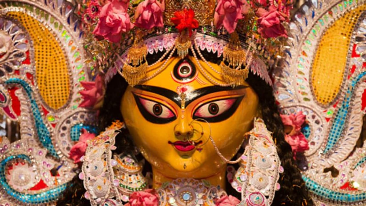 ঐতিহ্যবাহী বনেদি বাড়ির মধ্যে অন্যতম একটি পাথুরিয়াঘাটার ঘোষ বাড়ির পুজো ঐতিহ্যবাহী বনেদি বাড়ির মধ্যে অন্যতম একটি পাথুরিয়াঘাটার ঘোষ বাড়ির পুজো