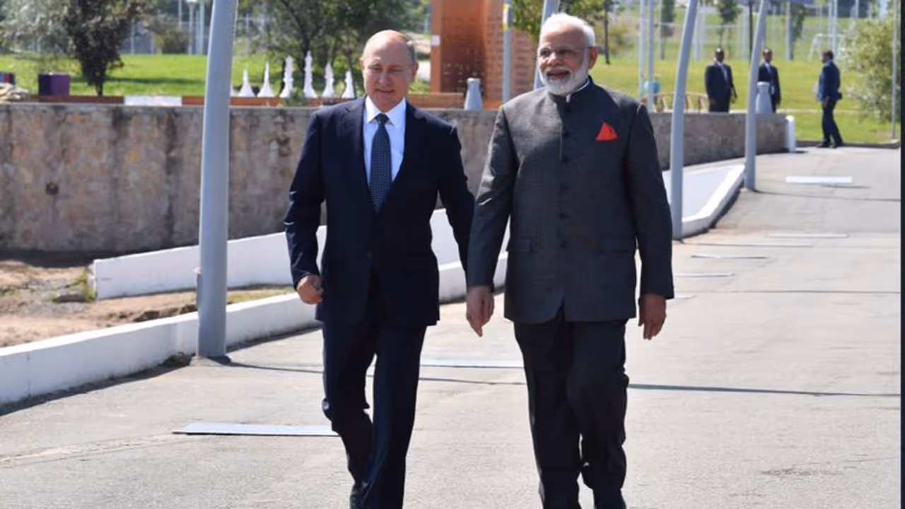 रूस की धरती से पीएम मोदी का दुनिया को संदेश आंतरिक मामलों में हम बाहरी दखल के खिलाफ रूस की धरती से पीएम मोदी का दुनिया को संदेश आंतरिक मामलों में हम बाहरी दखल के खिलाफ