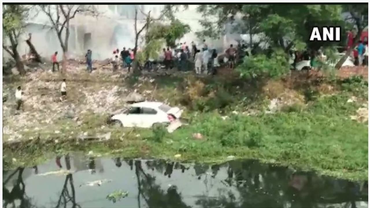 പഞ്ചാബിൽ പടക്ക നിര്മാണശാലയിൽ പൊട്ടിത്തെറി; 17 പേര് മരിച്ചു പഞ്ചാബിൽ പടക്ക നിര്മാണശാലയിൽ പൊട്ടിത്തെറി; 17 പേര് മരിച്ചു