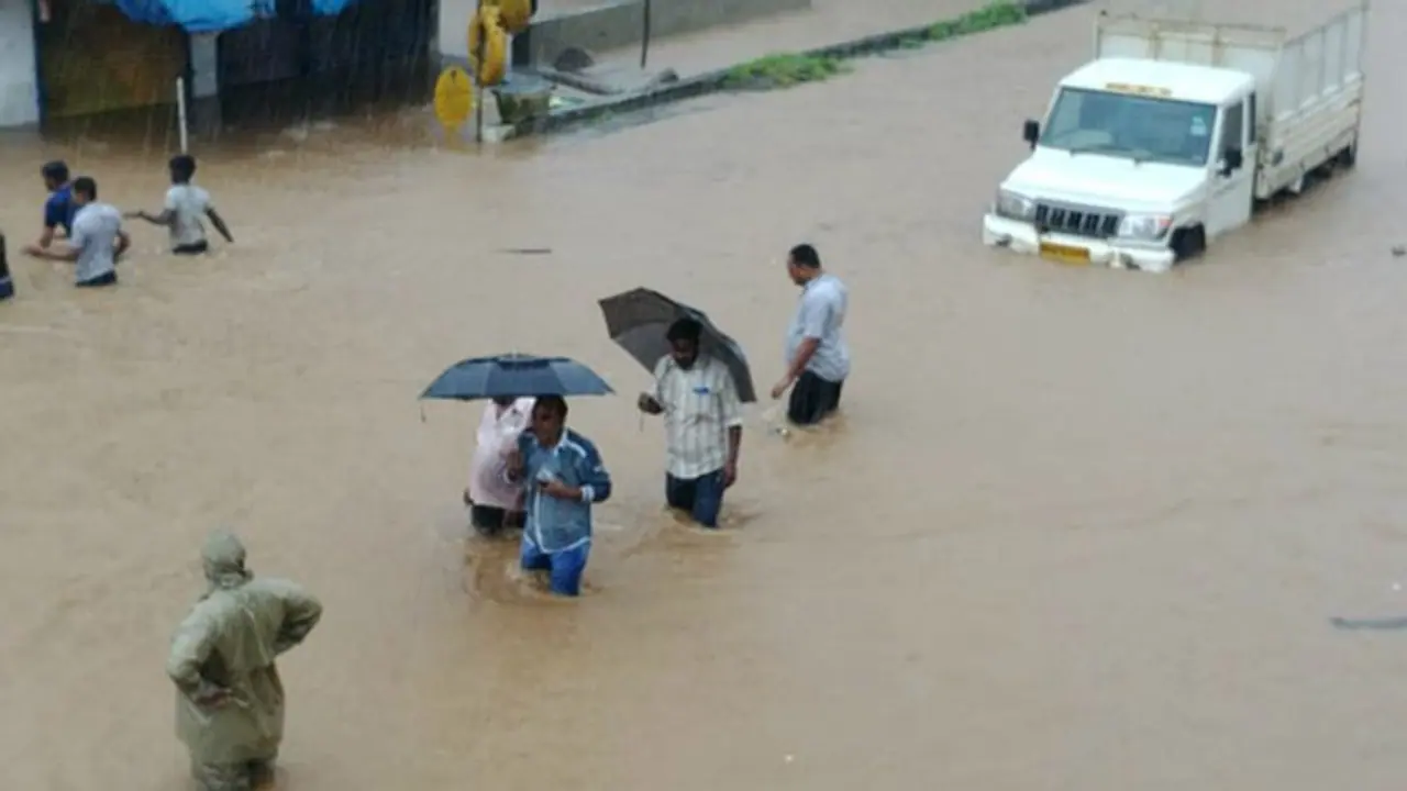 फिर मुंबई में कहर बन बरस सकती है बारिश, मौसम विभाग ने जारी की चेतावनी