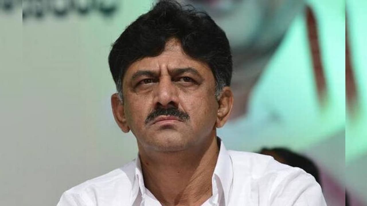 அமித்ஷாவுக்கு ஆட்டம் காட்டிய டி.கே.சிவகுமாருக்கு தலைவர் பதவி... கர்நாடக காங்கிரஸ் அசத்தல்..!