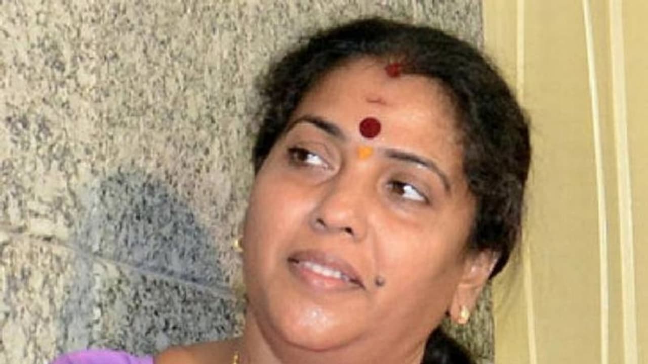 உயிர் போகும் வரை அதிமுகவில் தான் இருப்பேன் ! உருகிய கோகுல இந்திரா !! உயிர் போகும் வரை அதிமுகவில் தான் இருப்பேன் ! உருகிய கோகுல இந்திரா !!