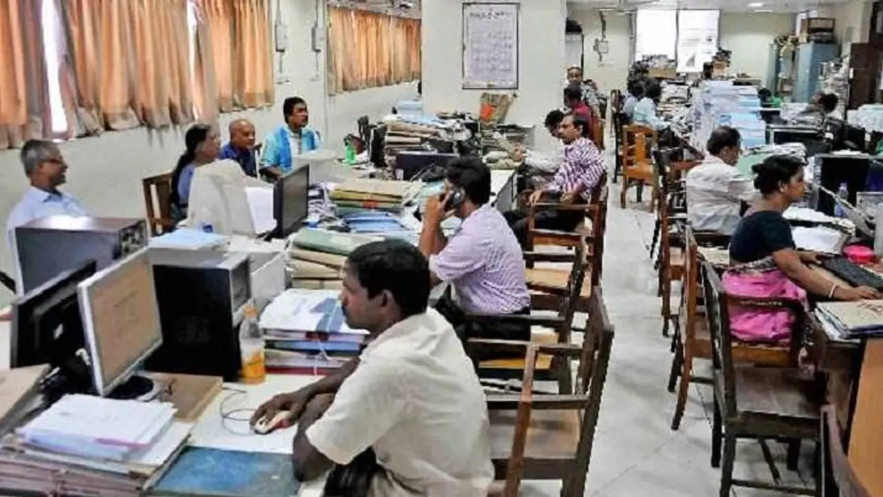 அரசு ஊழியர்களுக்கு 'மகிழ்ச்சி' செய்தி... இனி வாரத்தில் 5 நாட்கள் மட்டுமே வேலை.. அரசு அதிரடி அறிவிப்பு !!