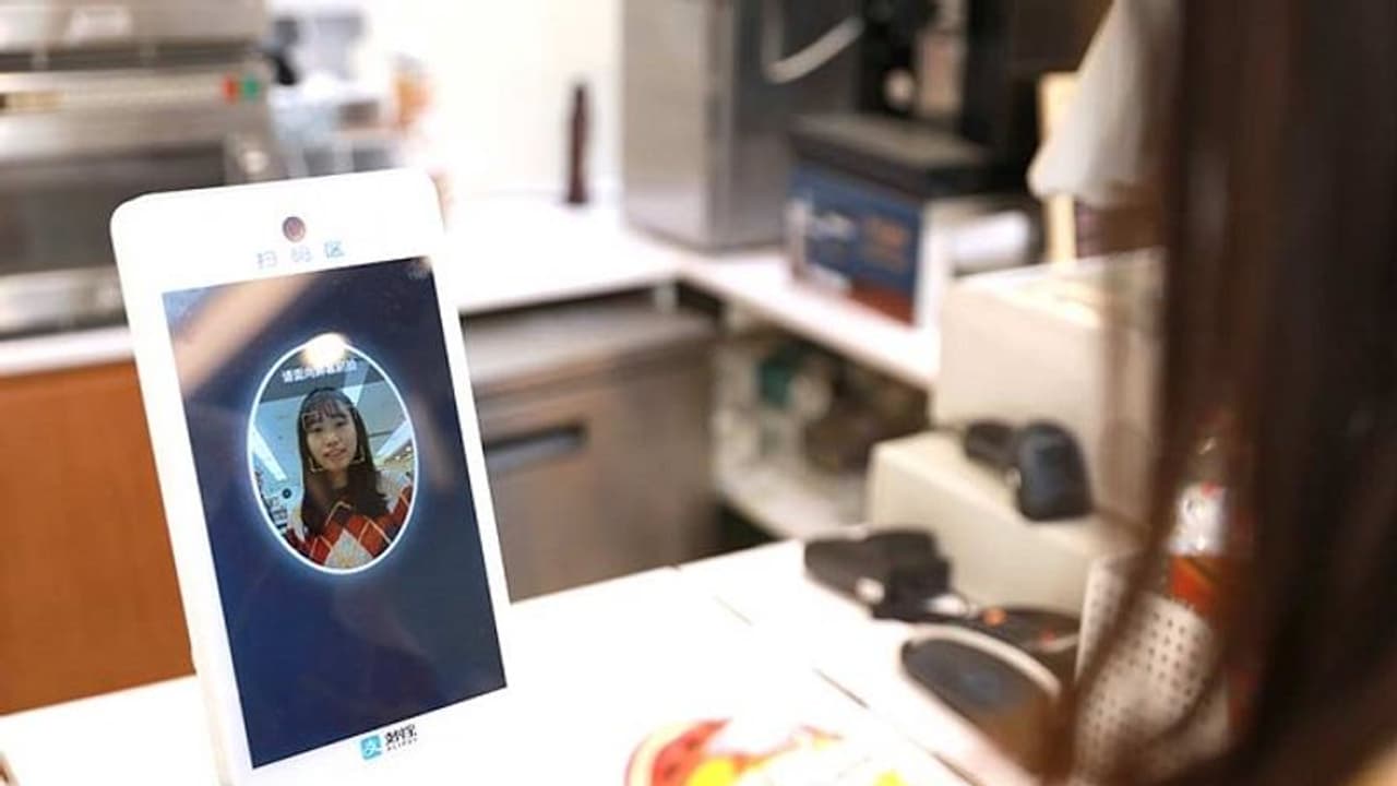 ವ್ಯಾಲೆಟ್‌ ಆಯ್ತು ಬಂದಿದೆ ಫೇಷಿಯಲ್‌ ಪೇಮೆಂಟ್‌!