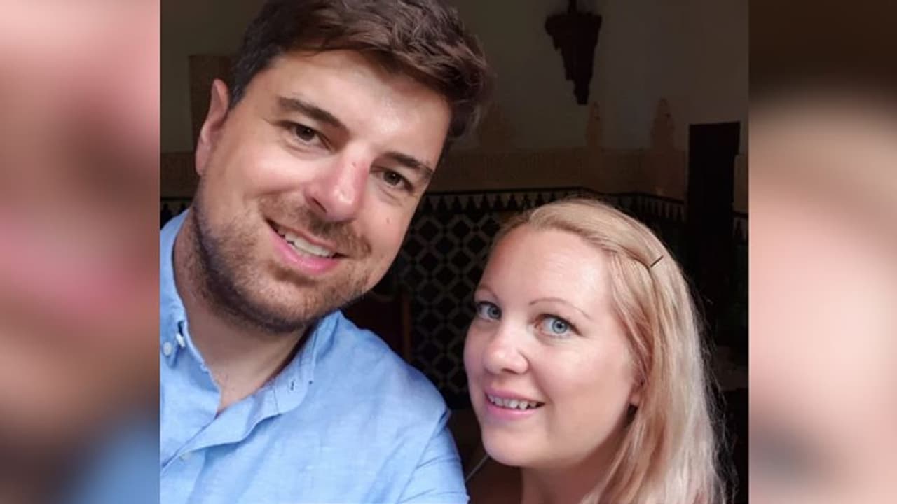 रात को अचानक रोमांटिक हुआ पति, पत्नी को सरप्राइज में देनी चाही मौत