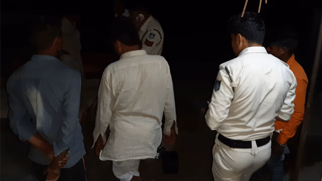 भांजे को डर था मामी की खोपड़ी में है भूत, इसलिए उड़ा दी गर्दन