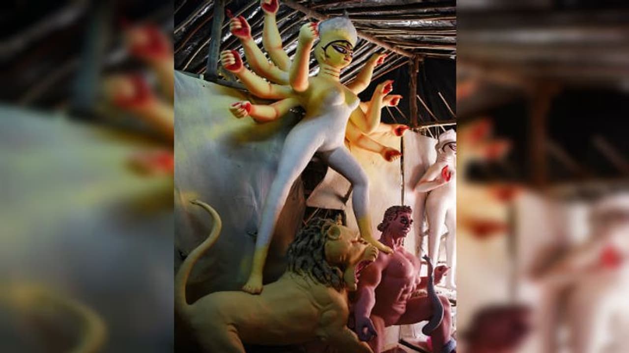 এবার বাঙালিয়ানায় ধরা দেবে বেহালা দেবদারু ফটক, জেনে নিন তাদের পুজোর থিম এবার বাঙালিয়ানায় ধরা দেবে বেহালা দেবদারু ফটক, জেনে নিন তাদের পুজোর থিম