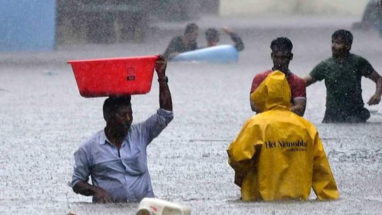 ಮತ್ತೆ ರಾಜ್ಯದ ಹಲವು ಜಿಲ್ಲೆಗಳಿಗೆ ಪ್ರವಾಹ ಭೀತಿ : ಸುರಕ್ಷಿತ ಸ್ಥಳಕ್ಕೆ ತೆರಳಲು ಸೂಚನೆ ಮತ್ತೆ ರಾಜ್ಯದ ಹಲವು ಜಿಲ್ಲೆಗಳಿಗೆ ಪ್ರವಾಹ ಭೀತಿ : ಸುರಕ್ಷಿತ ಸ್ಥಳಕ್ಕೆ ತೆರಳಲು ಸೂಚನೆ