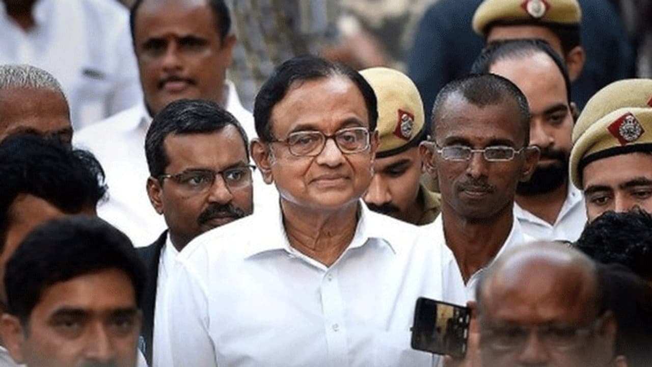 காவலா..? திகார் சிறையா..? ப.சிதம்பரம் தலையெழுத்தை அரை மணிநேரத்தில் எழுதப்போகும் நீதிபதி..! காவலா..? திகார் சிறையா..? ப.சிதம்பரம் தலையெழுத்தை அரை மணிநேரத்தில் எழுதப்போகும் நீதிபதி..!