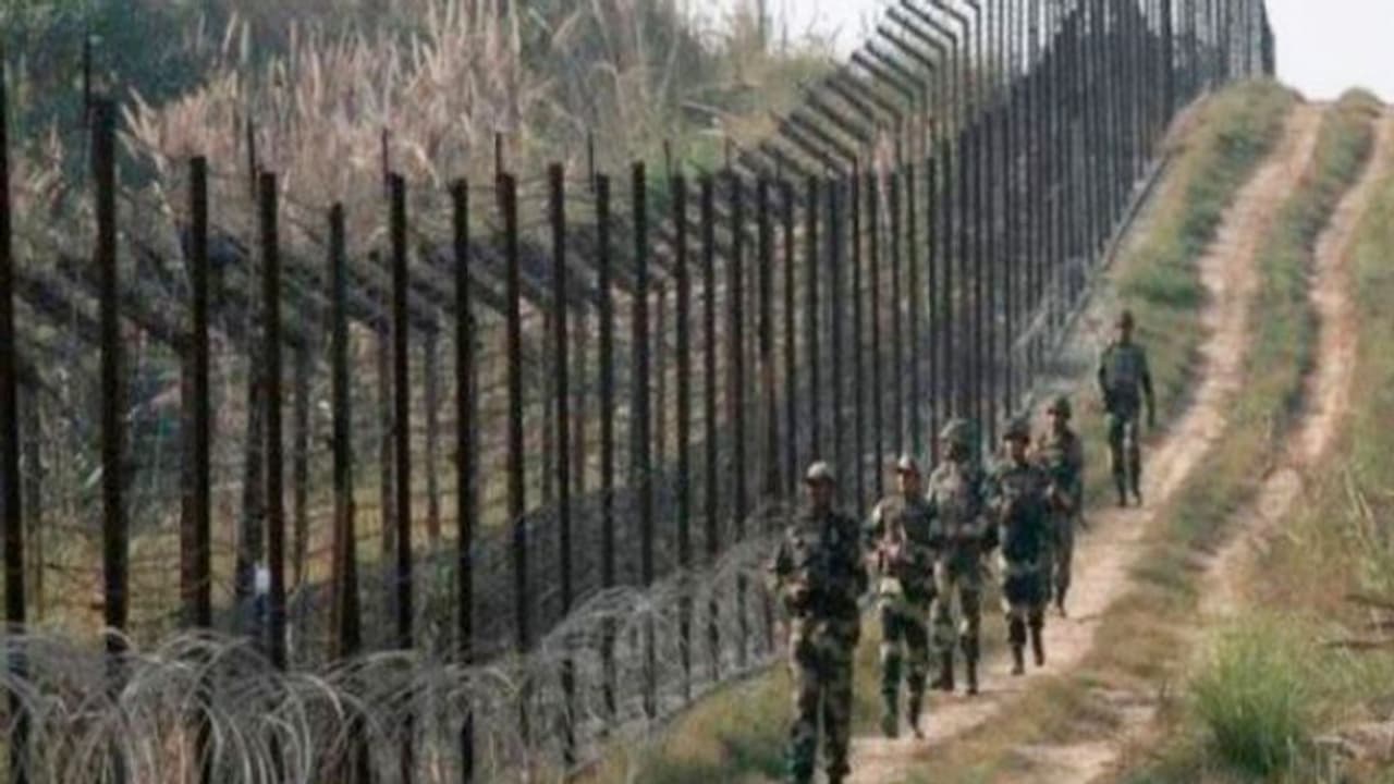 নিয়ন্ত্রণ রেখায় ২০০০ পাক সেনার ব্রিগেড, কড়া নজরদারি ভারতের নিয়ন্ত্রণ রেখায় ২০০০ পাক সেনার ব্রিগেড, কড়া নজরদারি ভারতের