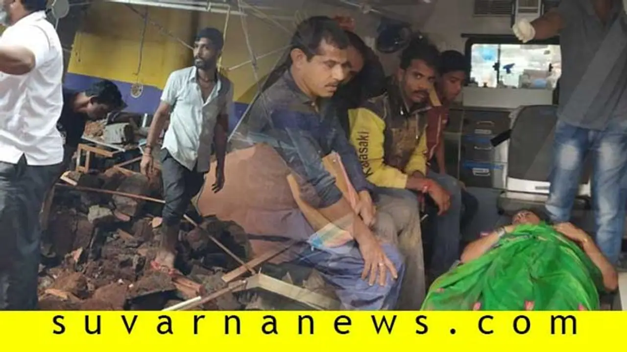 ಶಿರಸಿ; ಊಟ ಮಾಡ್ತಿದ್ದವರ ಮೇಲೆ ಕುಸಿದ ಹೋಟೆಲ್ ಗೋಡೆ ಶಿರಸಿ; ಊಟ ಮಾಡ್ತಿದ್ದವರ ಮೇಲೆ ಕುಸಿದ ಹೋಟೆಲ್ ಗೋಡೆ