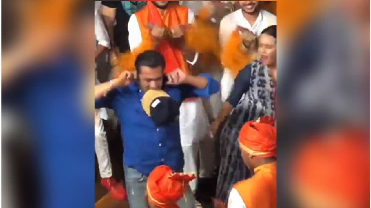 గణేష్ వేడుకల్లో చిందులేసిన సల్మాన్ ఖాన్