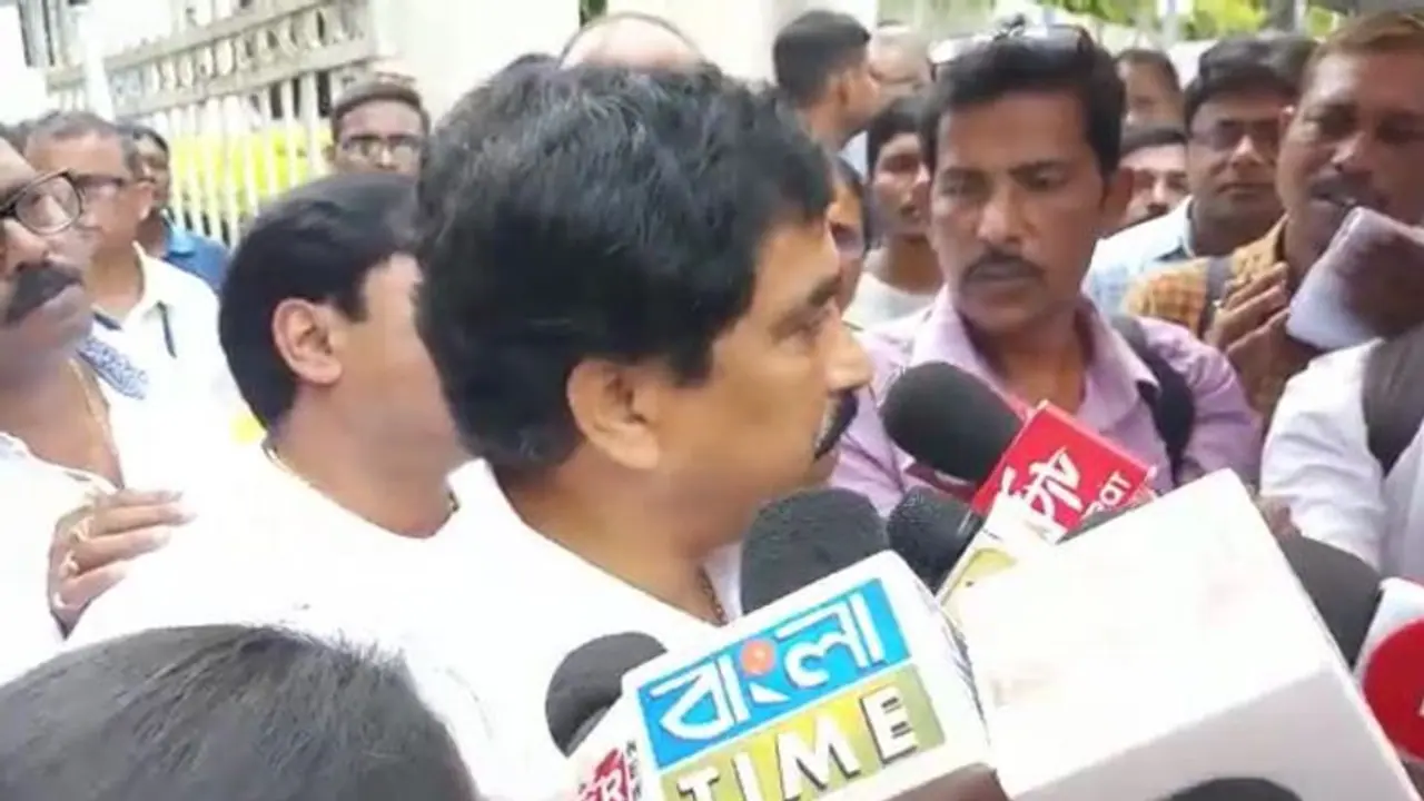 বনগাঁ পুরসভায় ১৪ ০ তে জয়ী তৃণমূল, আদালতে গেল বিজেপি বনগাঁ পুরসভায় ১৪ ০ তে জয়ী তৃণমূল, আদালতে গেল বিজেপি